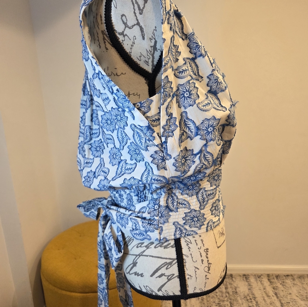 Anthropologie Blue and White Sleeveless Floral Blouse, Size S. - Picture 6 of 16